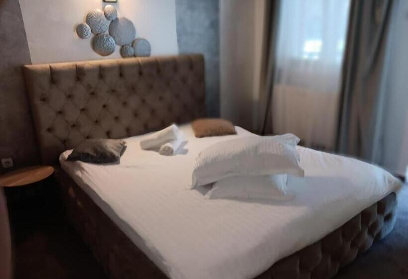 Hotel La Protap Calimanesti