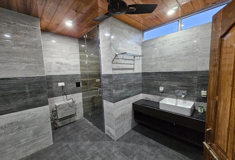 בית מלון כפרי Ziro Valley Resort