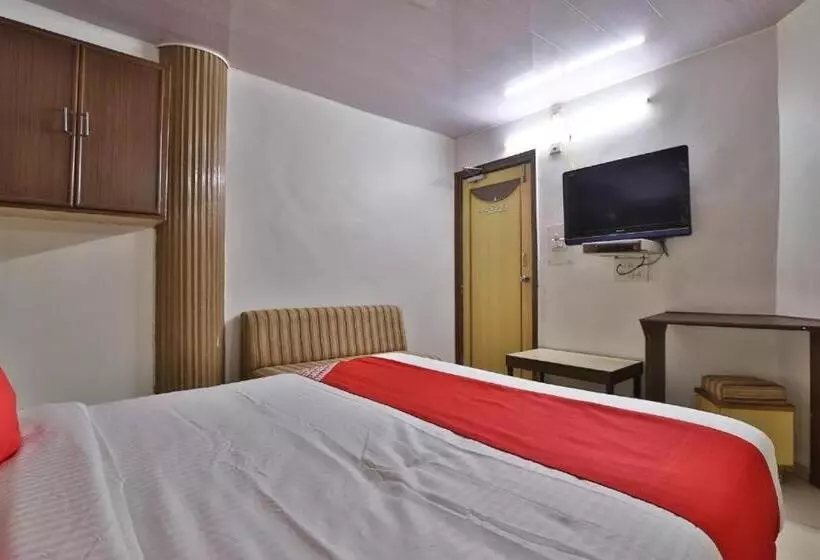 ペンション Maninagar Residency