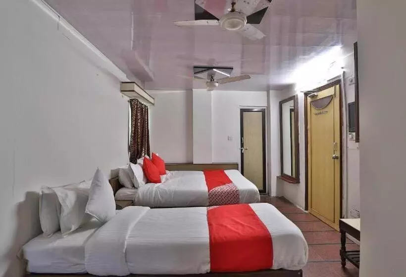 ペンション Maninagar Residency