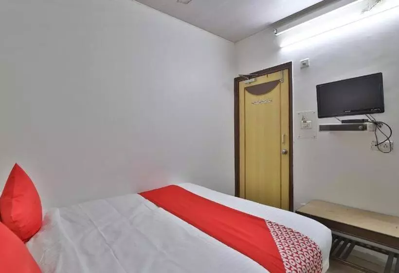 ペンション Maninagar Residency