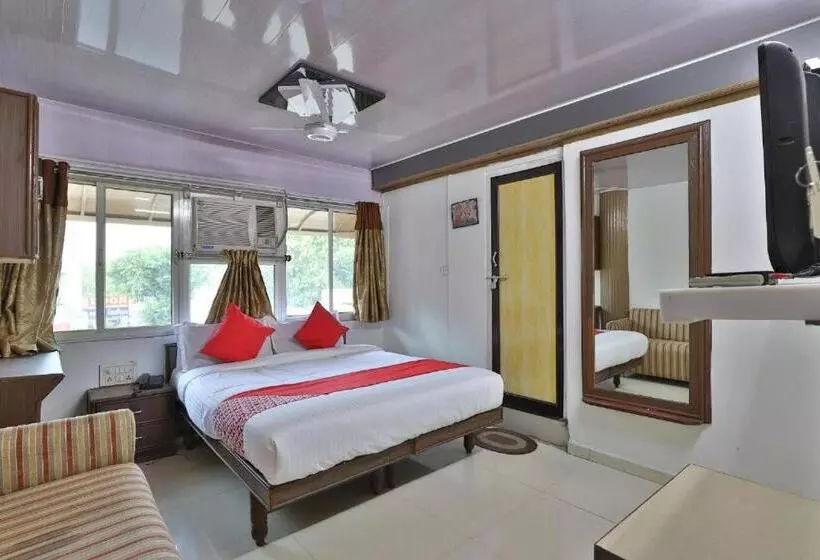 ペンション Maninagar Residency