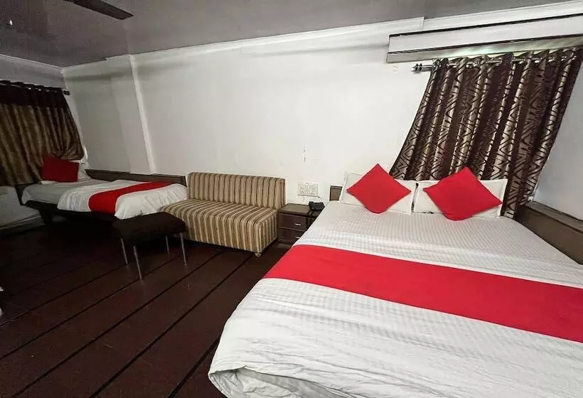ペンション Maninagar Residency
