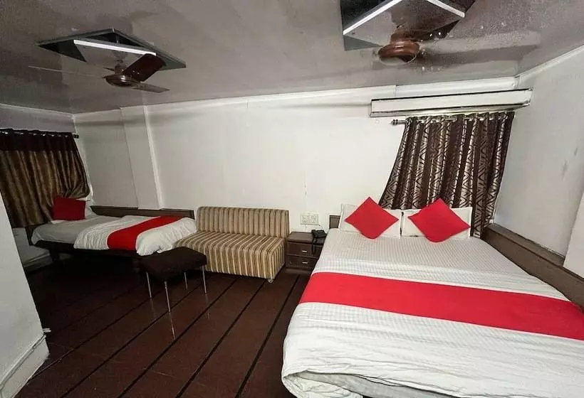 ペンション Maninagar Residency
