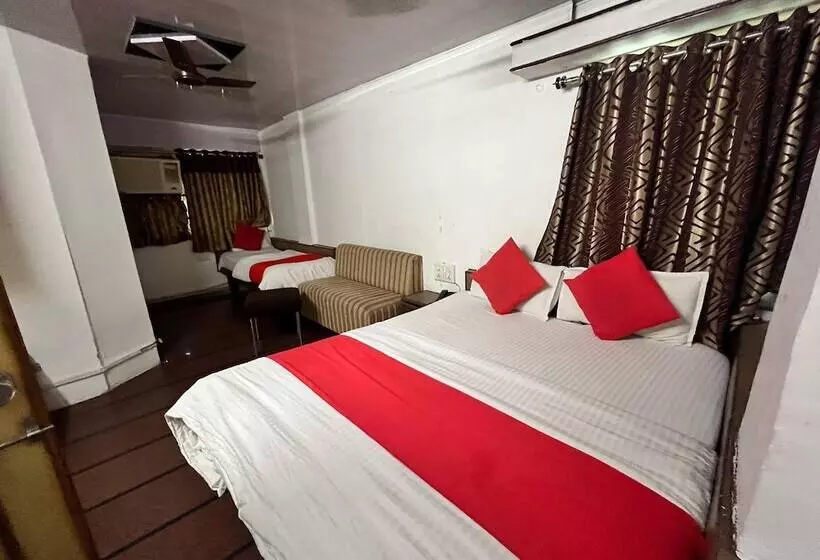 ペンション Maninagar Residency