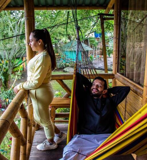 Hotel Casa Del árbol, Romántico, Piscina, En Chinauta, El Mejor Clima