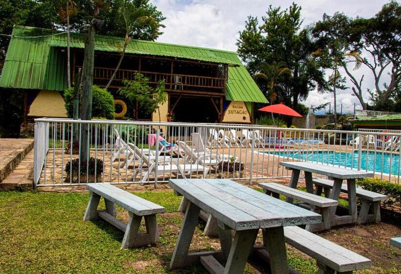 Hotel Casa Del árbol, Romántico, Piscina, En Chinauta, El Mejor Clima