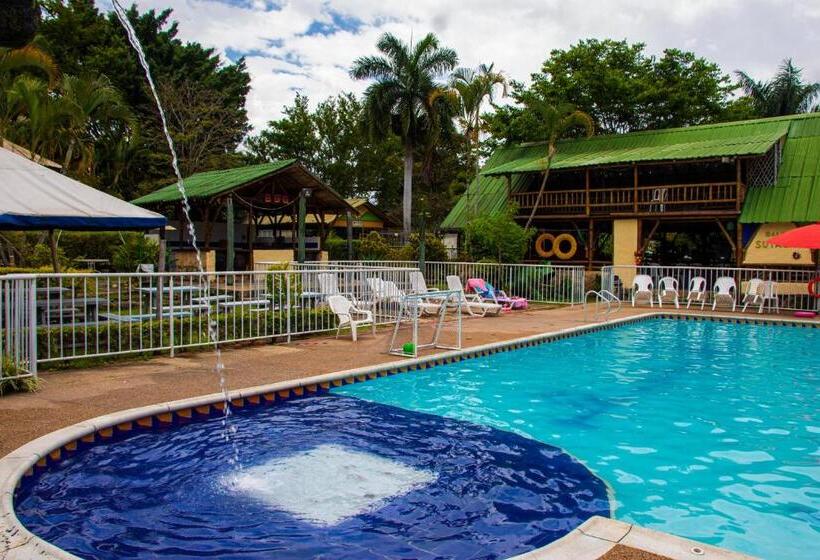 Hotel Casa Del árbol, Romántico, Piscina, En Chinauta, El Mejor Clima