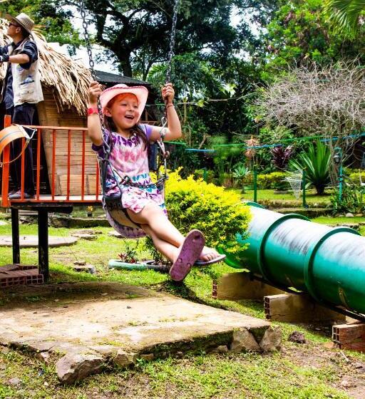 Hotel Casa Del árbol, Romántico, Piscina, En Chinauta, El Mejor Clima