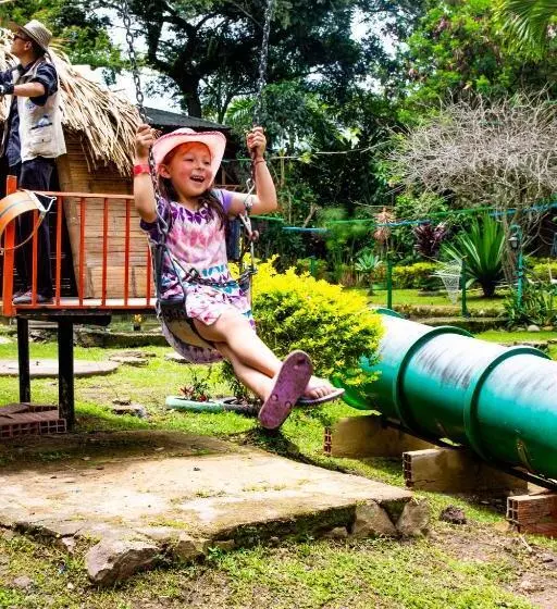 Hotelli Casa Del árbol, Romántico, Piscina, En Chinauta, El Mejor Clima