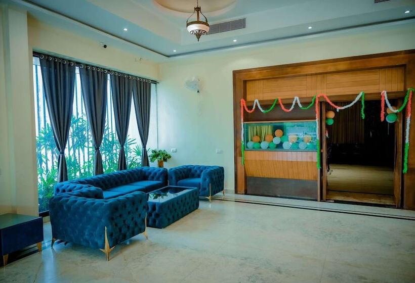 Отель Royal Celebration