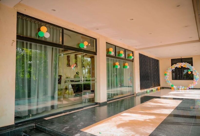 Отель Royal Celebration