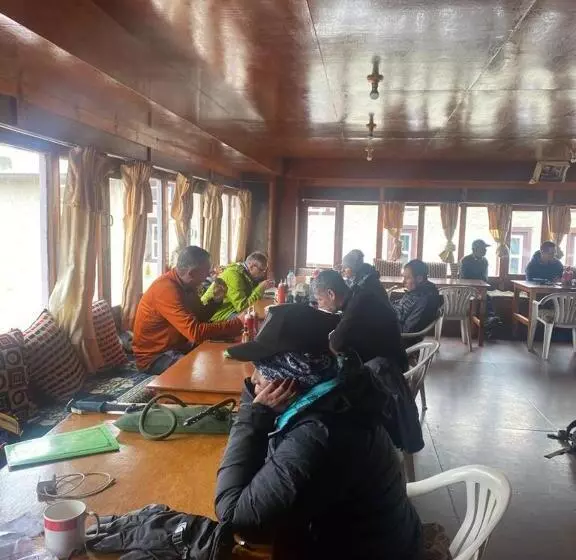 هتل Sherpa Lodge