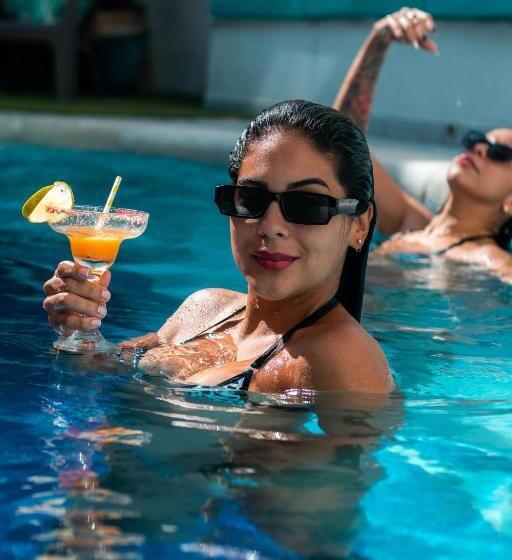 پانسیون The View Hostel & Lounge