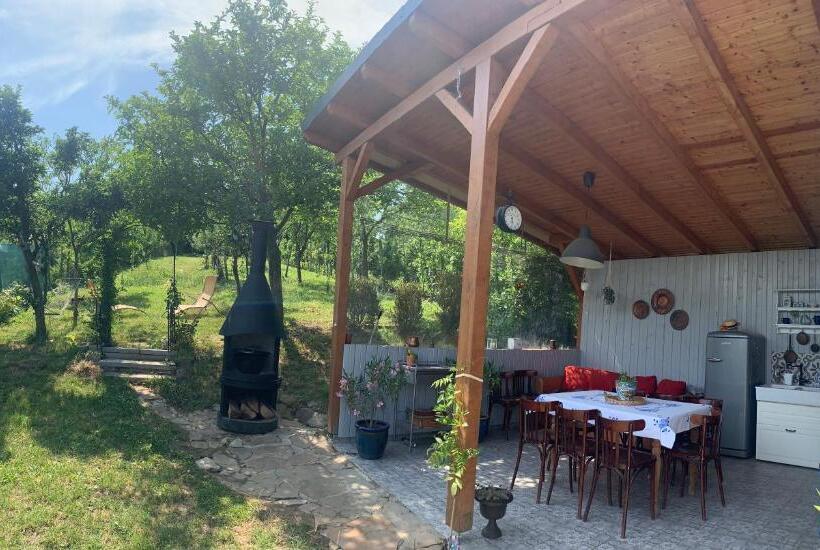 צימר Backyard Cottage