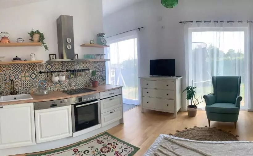 Aamiaismajoitus (B&B) Backyard Cottage