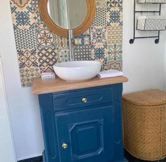 צימר Backyard Cottage