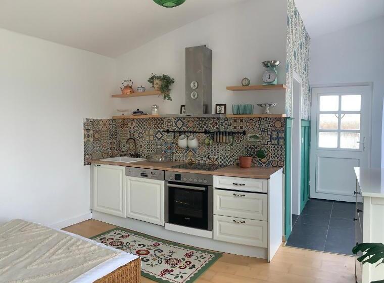 צימר Backyard Cottage