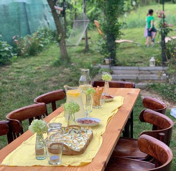 צימר Backyard Cottage