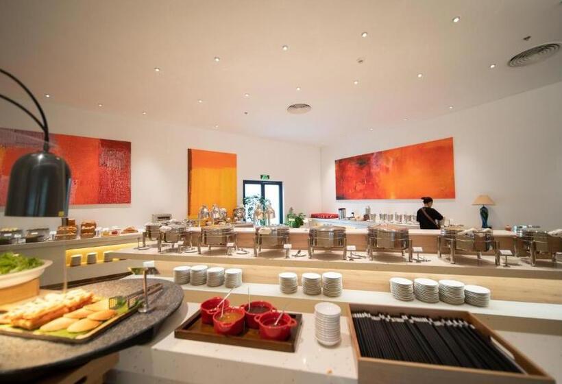 هتل Rosemary Premier Beachfront @ Bai Dai Beach, Cam Ranh