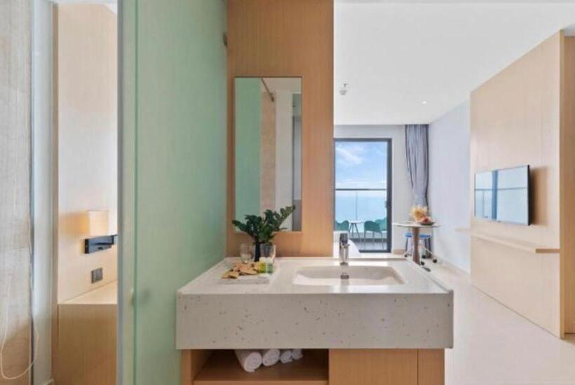 هتل Rosemary Premier Beachfront @ Bai Dai Beach, Cam Ranh