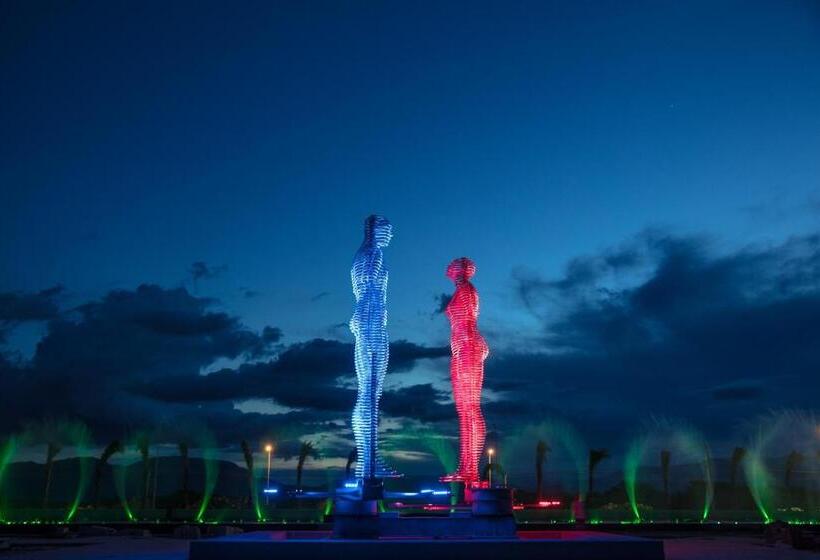 هتل Rosemary Premier Beachfront @ Bai Dai Beach, Cam Ranh