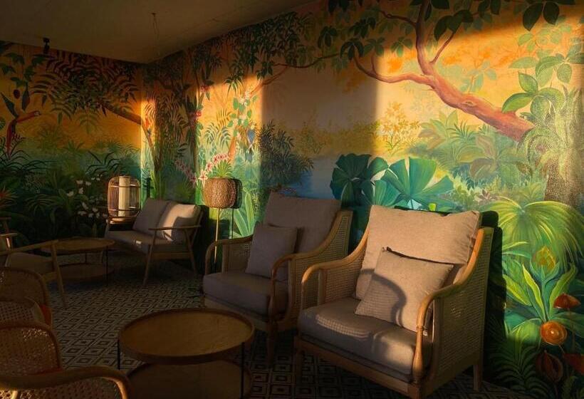 هتل Rosemary Premier Beachfront @ Bai Dai Beach, Cam Ranh