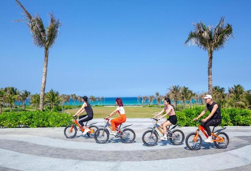 هتل Rosemary Premier Beachfront @ Bai Dai Beach, Cam Ranh