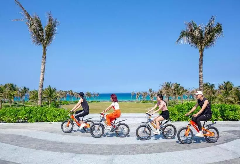 هتل Rosemary Premier Beachfront @ Bai Dai Beach, Cam Ranh
