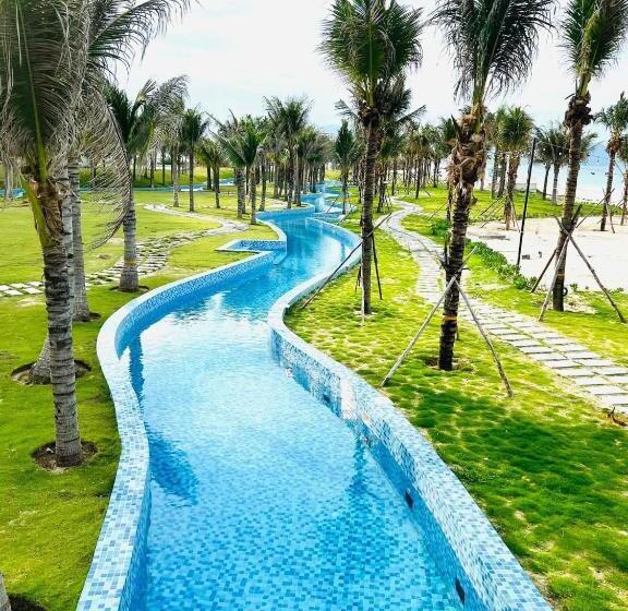 هتل Rosemary Premier Beachfront @ Bai Dai Beach, Cam Ranh