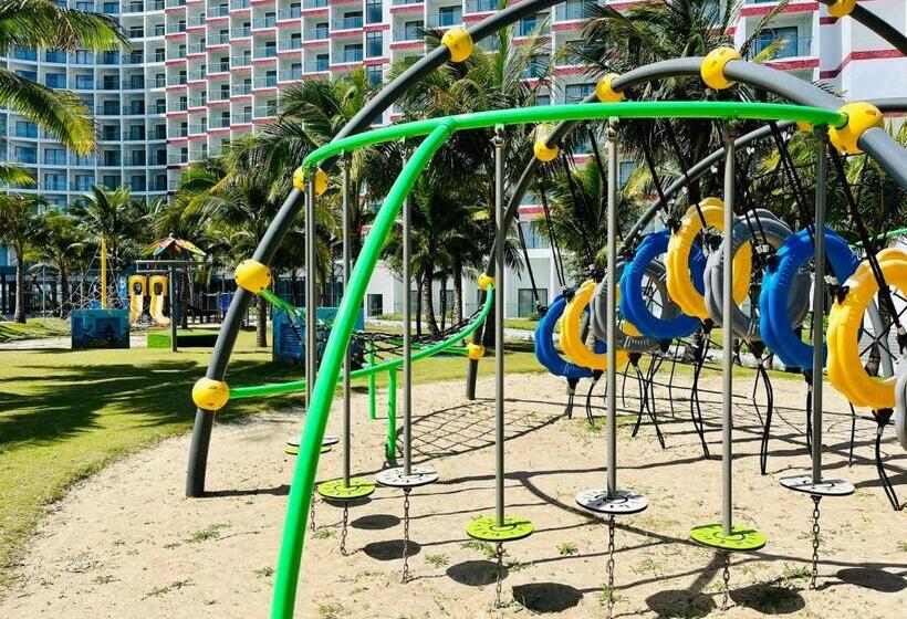 هتل Rosemary Premier Beachfront @ Bai Dai Beach, Cam Ranh