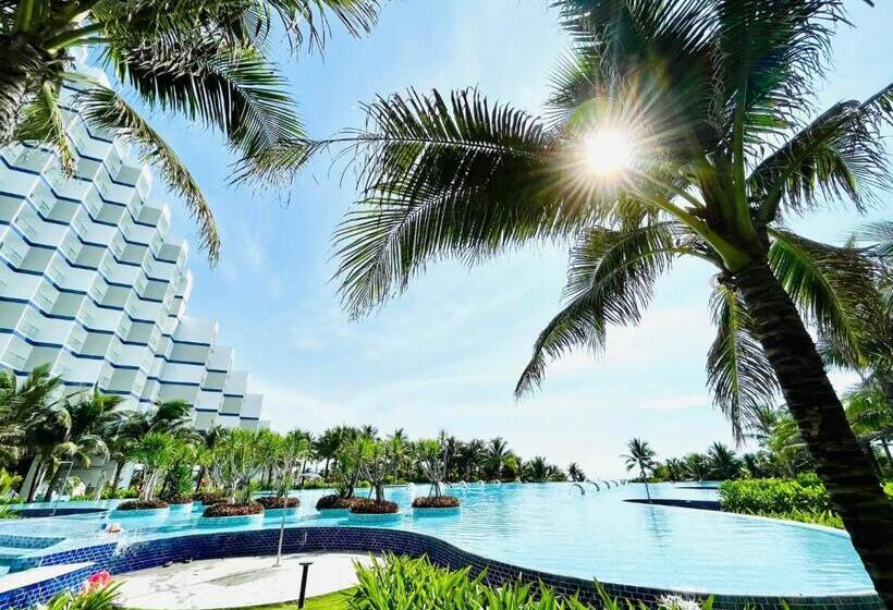 هتل Rosemary Premier Beachfront @ Bai Dai Beach, Cam Ranh