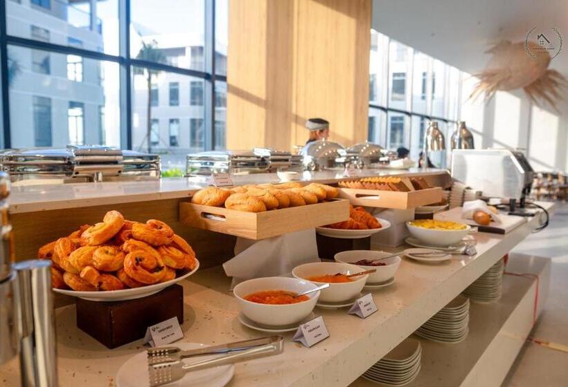 هتل Rosemary Premier Beachfront @ Bai Dai Beach, Cam Ranh