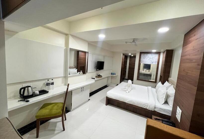 Fabhotel The Nashik Inn Nr Vijay Mamta Theatre, Nashik Road