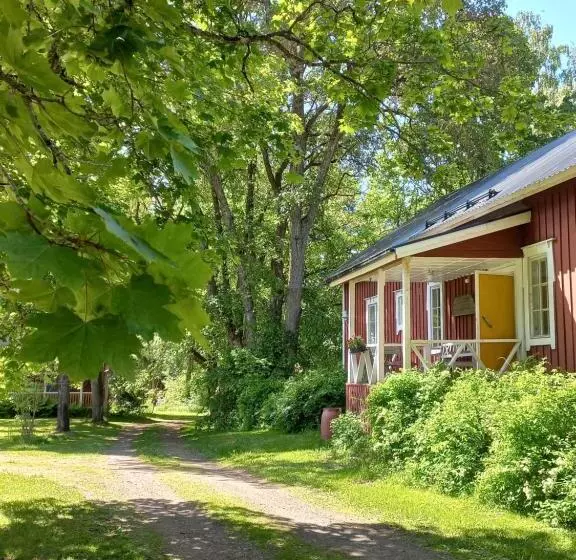 ベッドアンドブレックファースト Punaisen Pihatorpan Kammarit