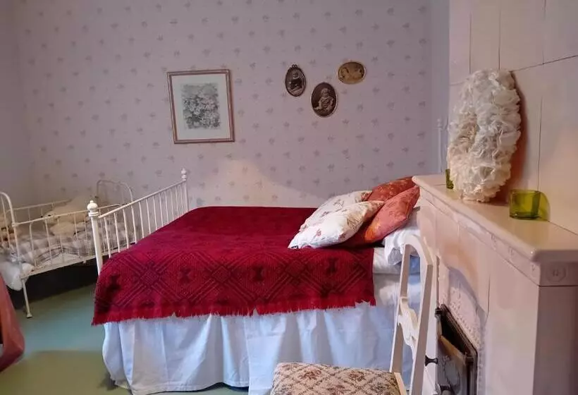 ベッドアンドブレックファースト Punaisen Pihatorpan Kammarit