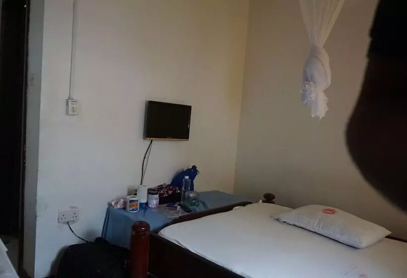 هتل Leaders Lodge