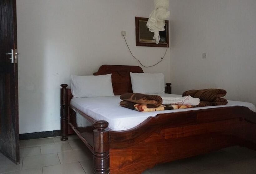 فندق Leaders Lodge