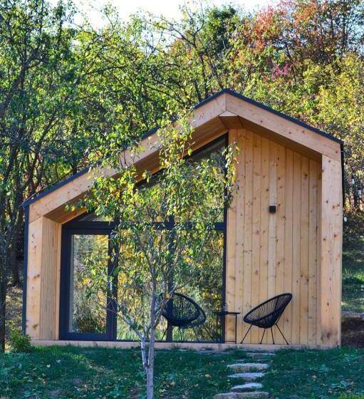 Отель Tinutul Luanei Village