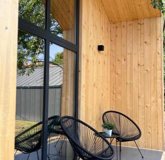 Отель Tinutul Luanei Village