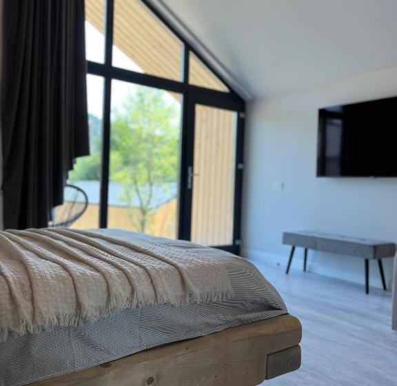 Отель Tinutul Luanei Village