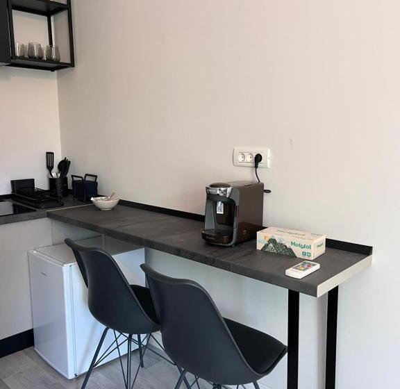 Отель Tinutul Luanei Village