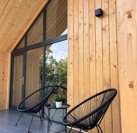 Отель Tinutul Luanei Village