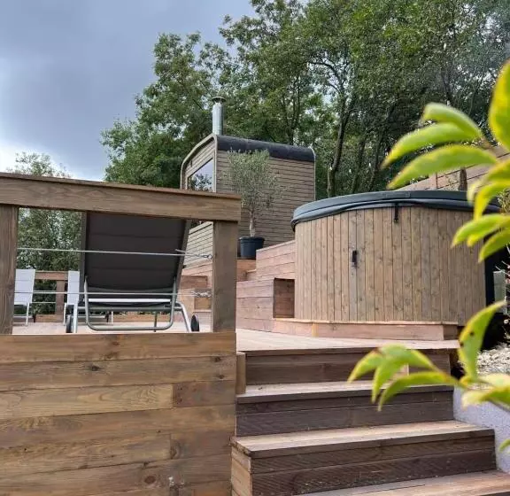 Hotelli Tinutul Luanei Village