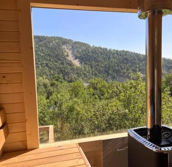 Hotelli Tinutul Luanei Village