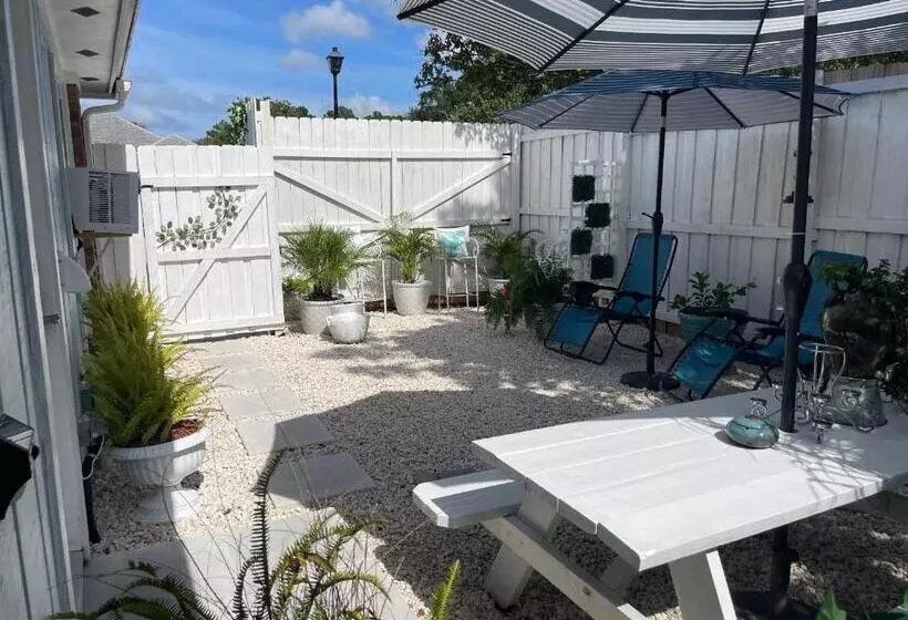 ペンション White Rock Studio