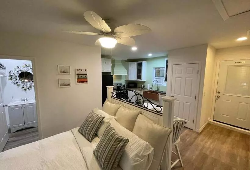 ペンション White Rock Studio