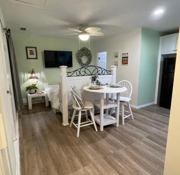 بنسيون White Rock Studio