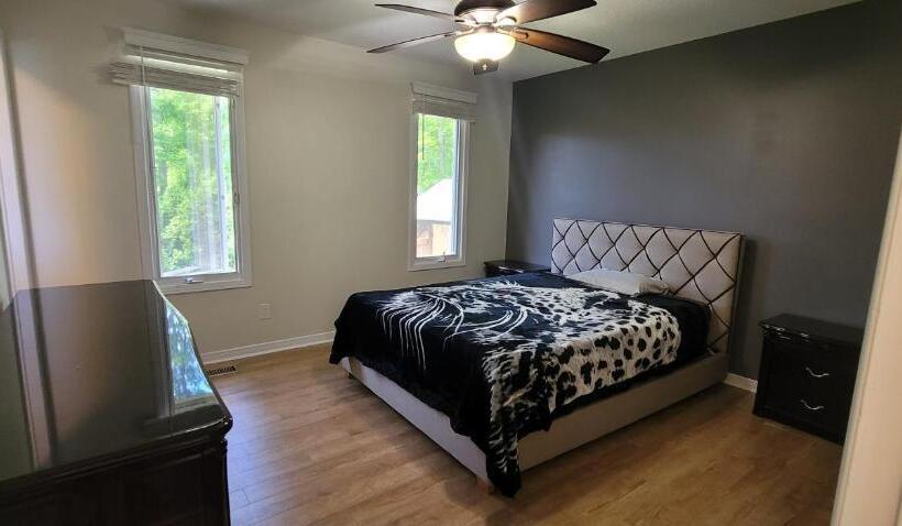 Bed and Breakfast Niagara Falls Villa With Private Pool, Hottub, Water View And Breakfast