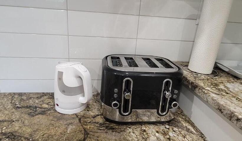 Bed and Breakfast Niagara Falls Villa With Private Pool, Hottub, Water View And Breakfast